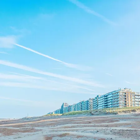 In Near The Beach, Cleaning Included דירה *